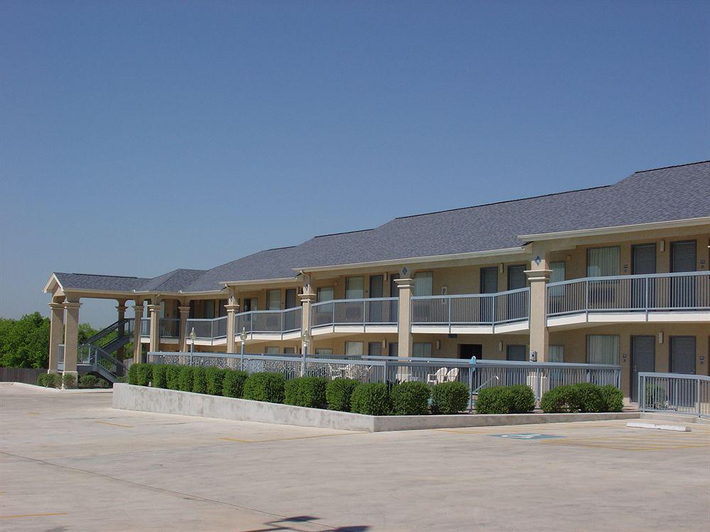 Americas Best Value Inn New Braunfels Exterior photo