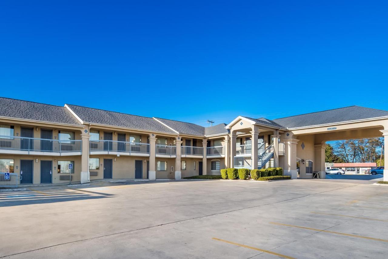 Americas Best Value Inn New Braunfels Exterior photo