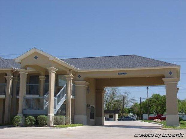 Americas Best Value Inn New Braunfels Exterior photo